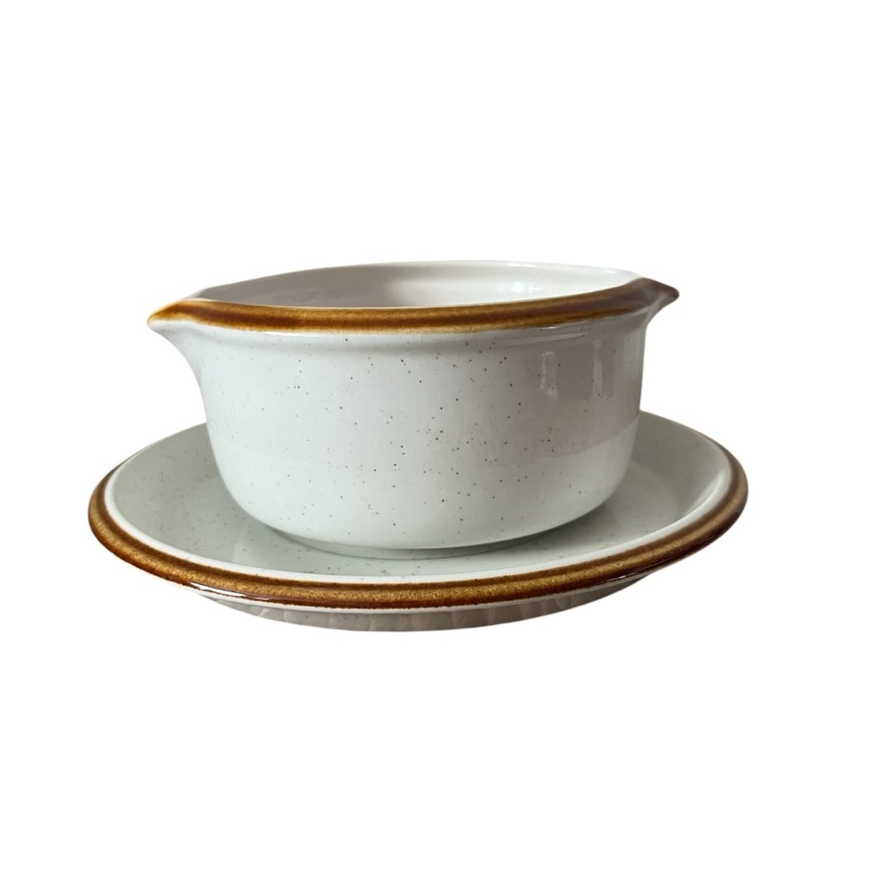 Mikasa Natural Beauty Double Spout Serving Gravy Boat‎ with Under Plate C9000